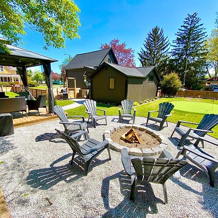 Stylish Downtown Kingsville Getaway With Putting Green, Firepit & Games ภายนอก รูปภาพ