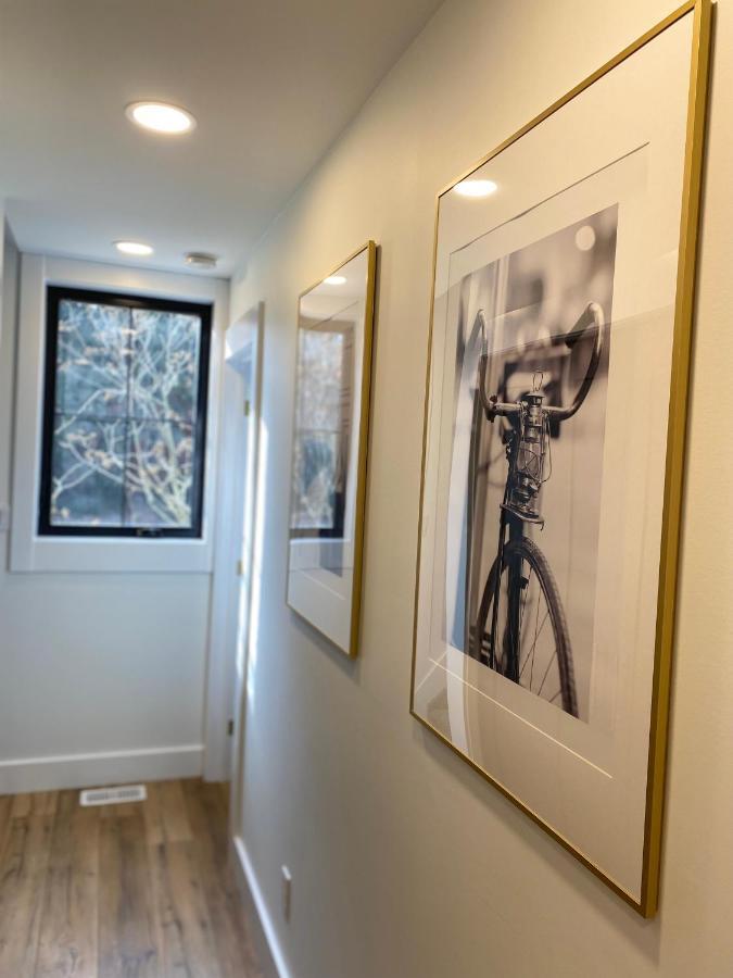 Stylish Downtown Kingsville Getaway With Putting Green, Firepit & Games ภายนอก รูปภาพ