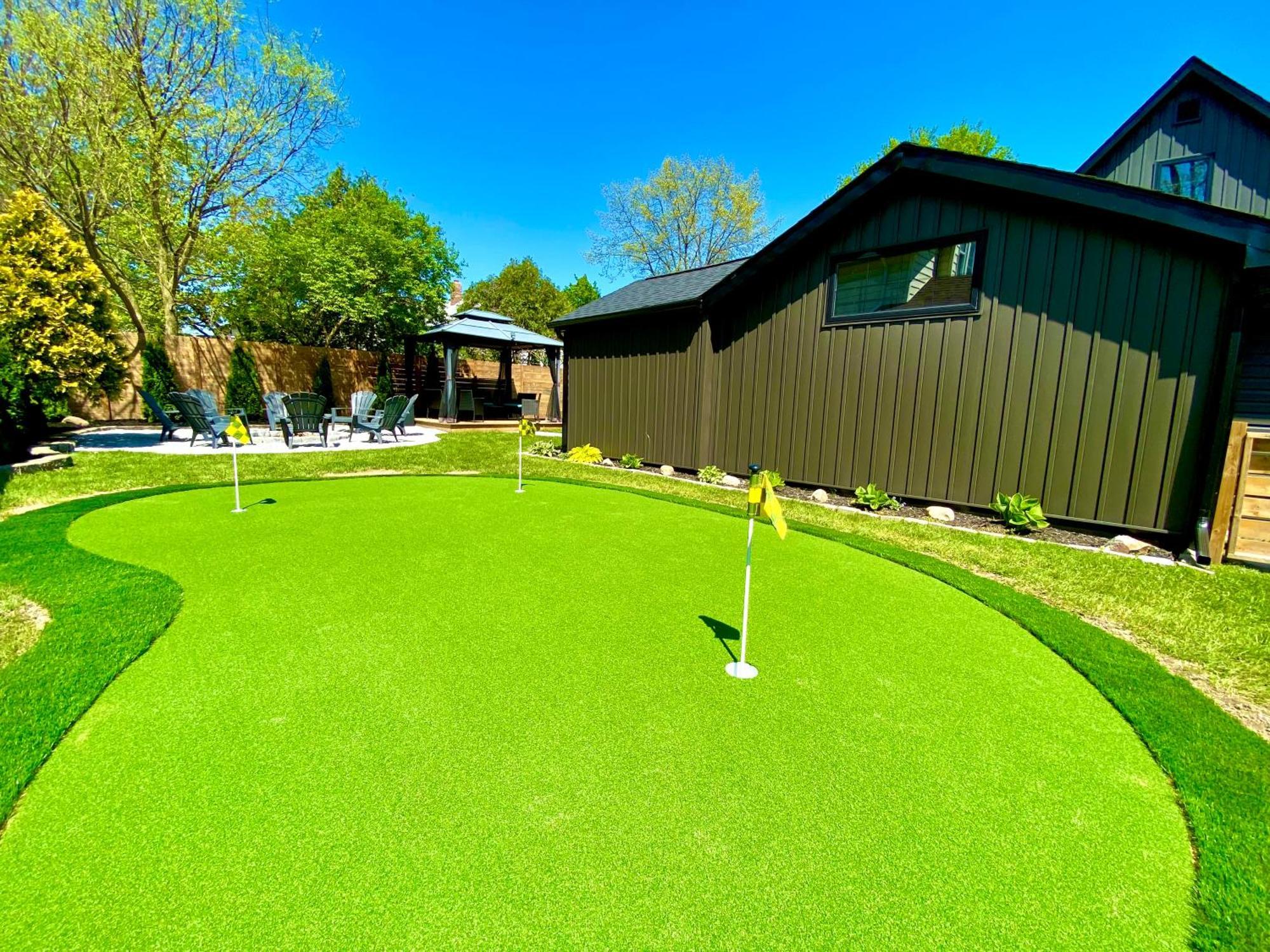 Stylish Downtown Kingsville Getaway With Putting Green, Firepit & Games ภายนอก รูปภาพ