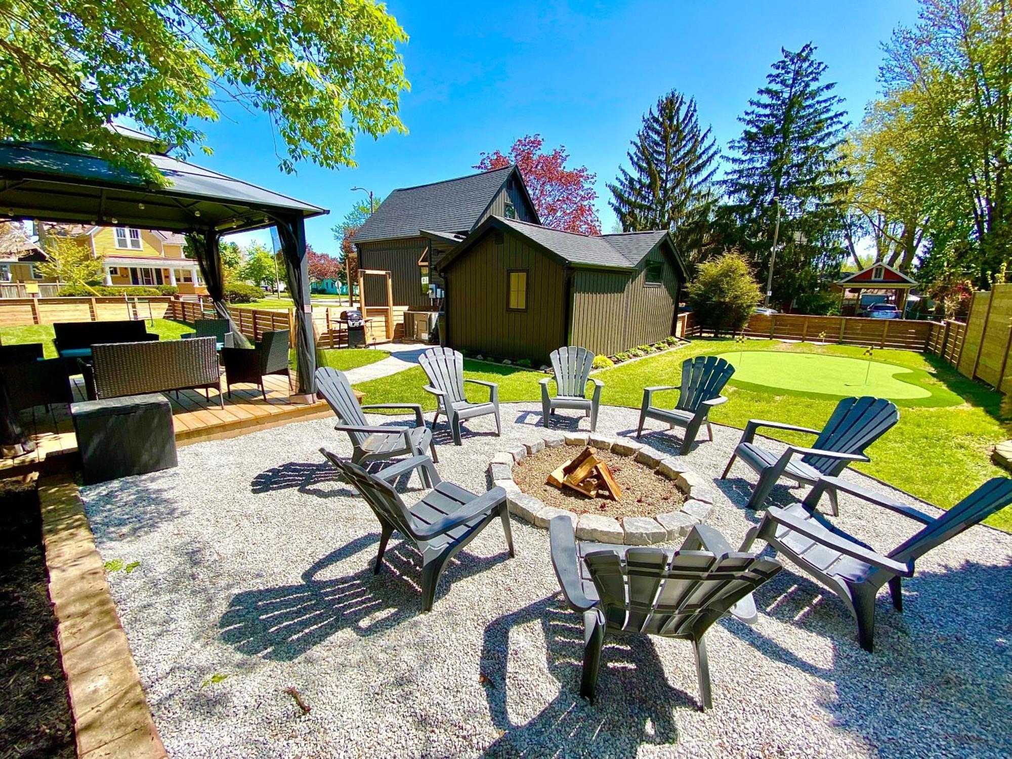 Stylish Downtown Kingsville Getaway With Putting Green, Firepit & Games ภายนอก รูปภาพ